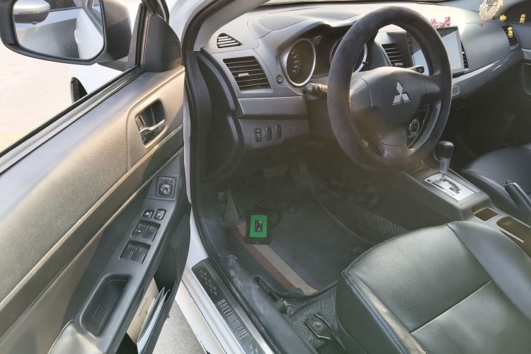 三菱 翼神 2013款 时尚版 1.8L CVT舒适型中控内饰20