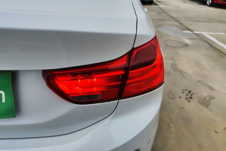 宝马1系 2017款 118i 时尚型车身外观9