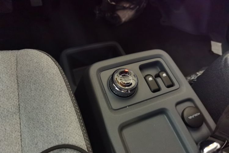 五菱汽车 五菱扬光 2025款 400km 客车版舒适型中控内饰18