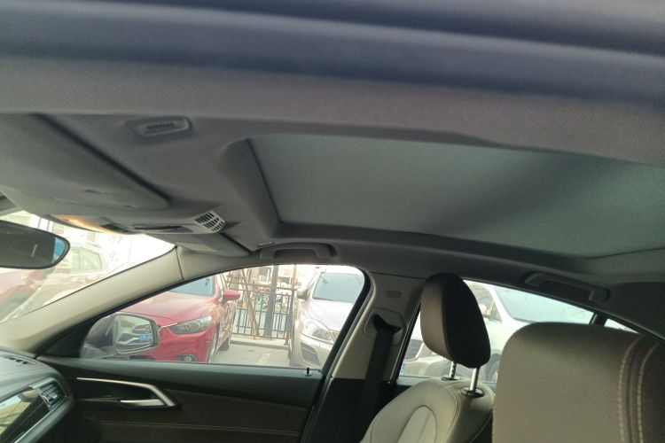 宝马1系 2019款 118i M运动套装中控内饰22