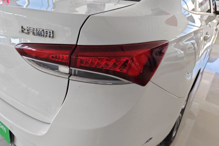 别克 英朗 2018款 18T 自动精英型车身外观9