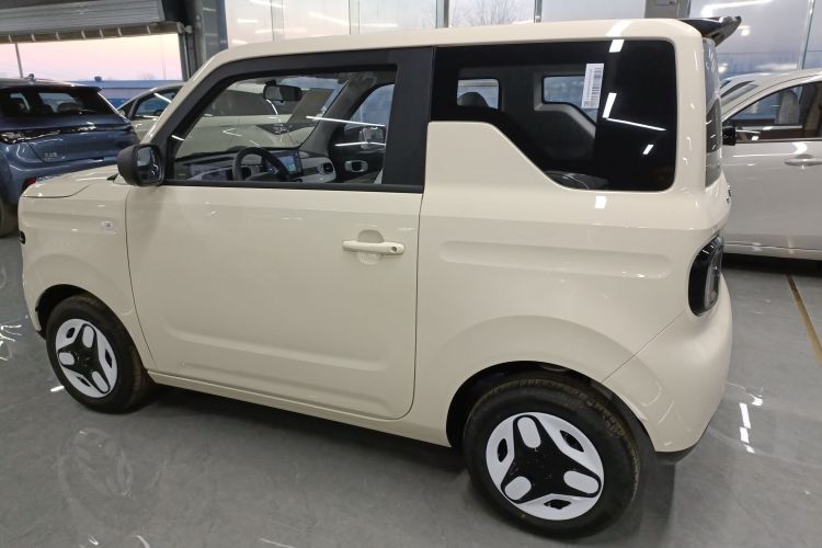 吉利银河 熊猫 2025款 210km 元气熊车身外观4