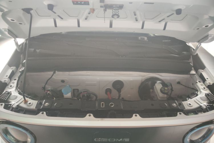 吉利银河 2023款 熊猫mini 200km 灵动熊机舱底盘24