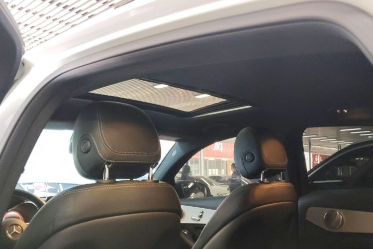 奔驰GLC轿跑 2020款 GLC 260 4MATIC 轿跑SUV中控内饰22