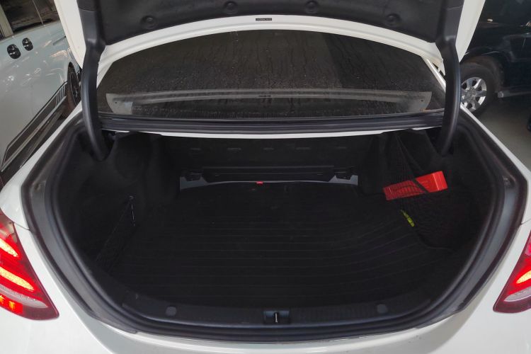 奔驰E级 2019款 改款 E 300 L 运动时尚型局部细节23