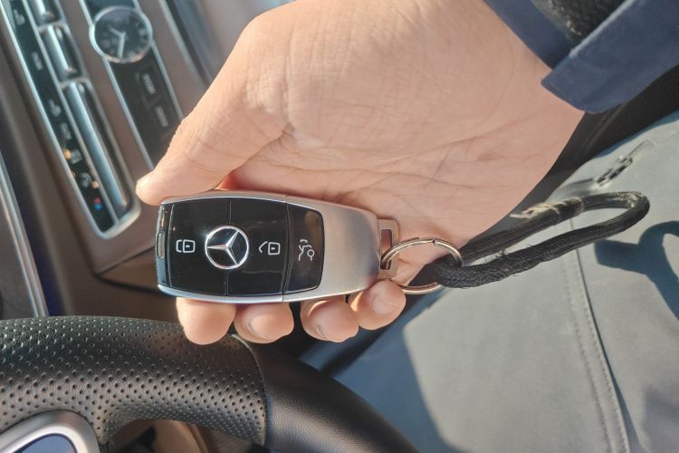 奔驰E级 2020款 改款 E 300 L 殊享版中控内饰11