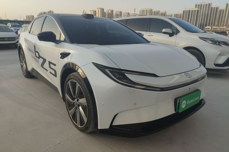 丰田bZ5 2025款 630 MAX智行版车身外观3