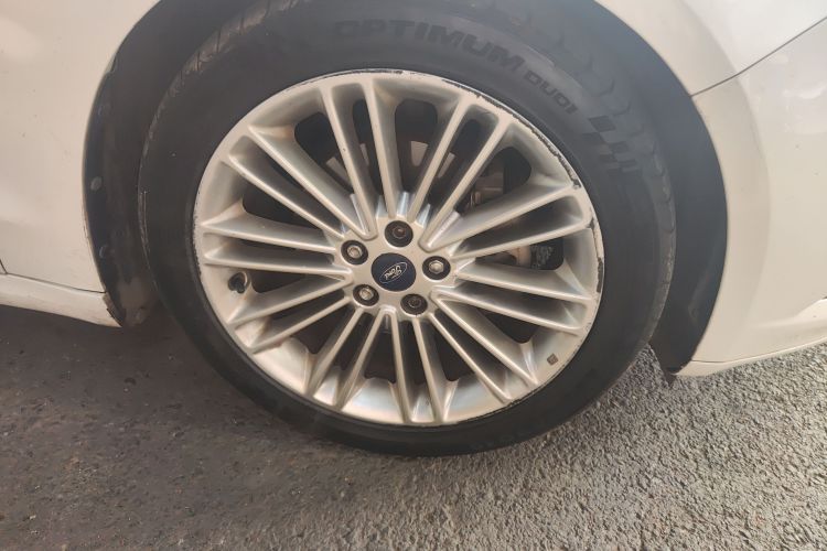 福特 蒙迪欧 2013款 2.0L GTDi240至尊型车身外观10