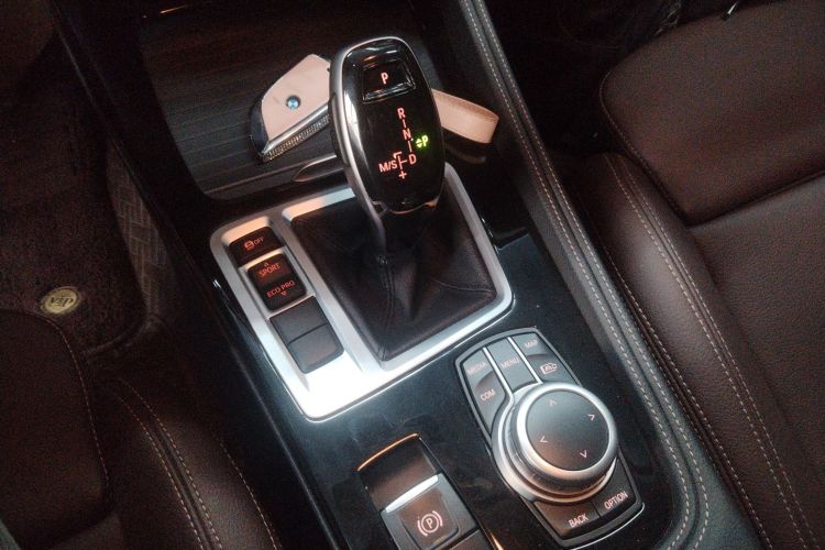 宝马1系 2021款 120i M运动曜夜版中控内饰18