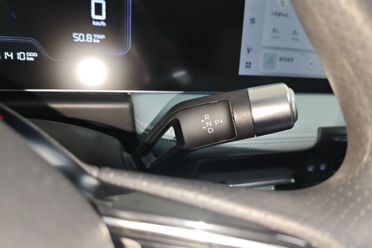 吉利几何E萤火虫 2024款 301km 星光中控内饰18