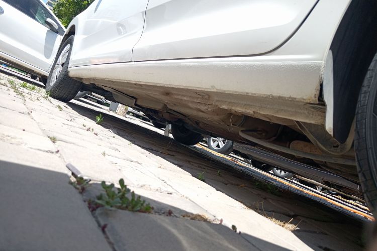 大众 桑塔纳 2016款 1.6L 手动风尚版机舱底盘30