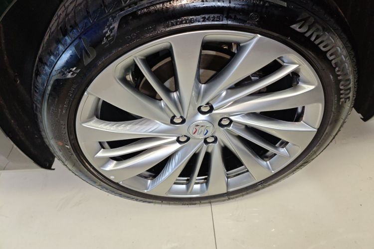 别克 君越 2026款 白金艾维亚版车身外观6008