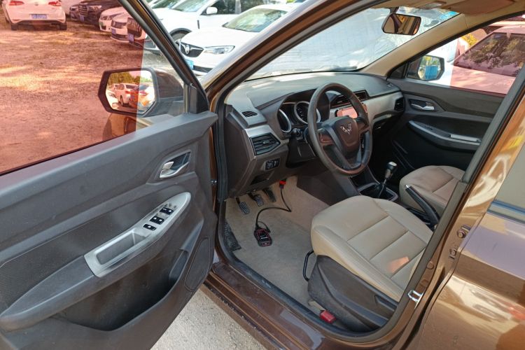 五菱汽车 五菱宏光 2018款 1.5L S舒适型L2B中控内饰20