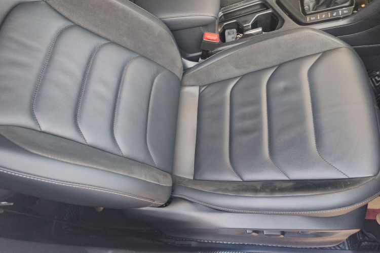 大众 途观L 2019款 330TSI 自动两驱全景舒适版 国VI局部细节41