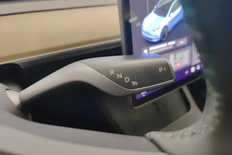 特斯拉 Model Y 2021款 标准续航后驱版中控内饰18