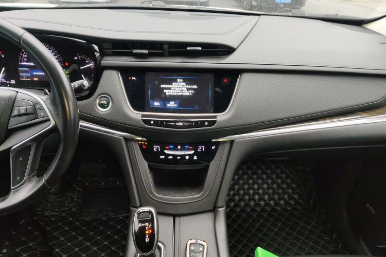 凯迪拉克XT5 2016款 28T 四驱豪华型中控内饰16