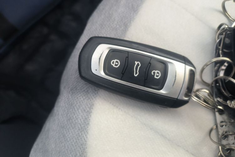 吉利银河 2025款 210km 熊猫骑士中控内饰11