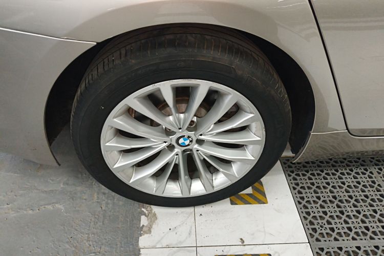 宝马5系 2018款 525Li 豪华套装车身外观56