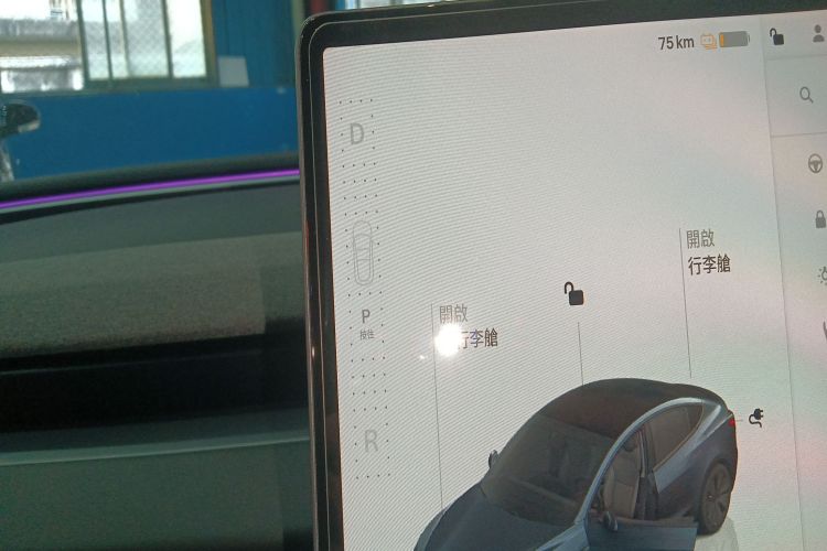 特斯拉 Model 3 2023款 后轮驱动版中控内饰18