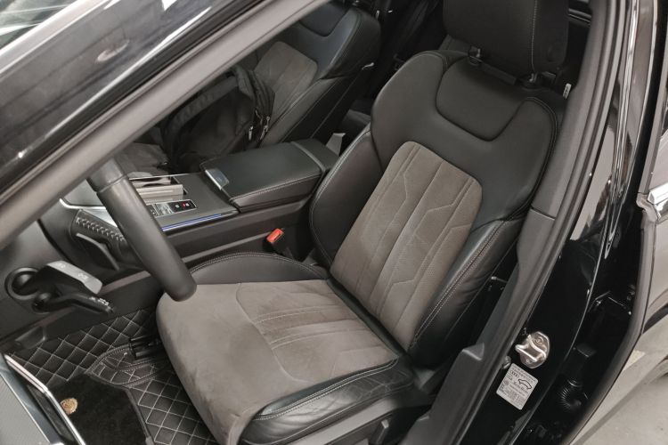 奥迪A6L新能源 2020款 55 TFSI e quattro中控内饰19