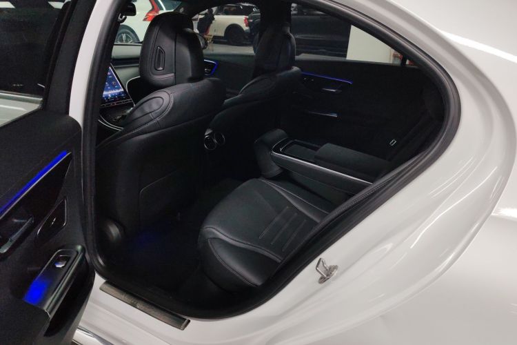 奔驰C级 2023款 C 200 L 运动版中控内饰7004