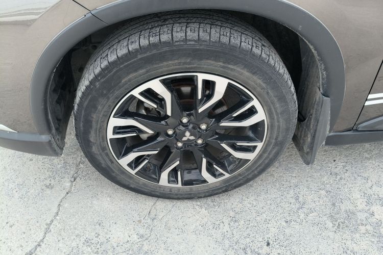 三菱 欧蓝德 2019款 2.4L 四驱致享版 5座 国V车身外观6007