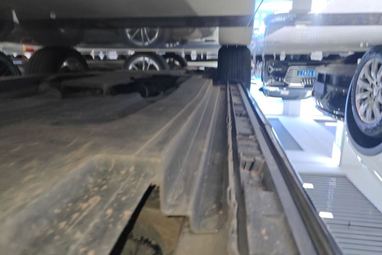 路虎 揽胜星脉 2020款 P250 R-DYNAMIC S局部细节9002