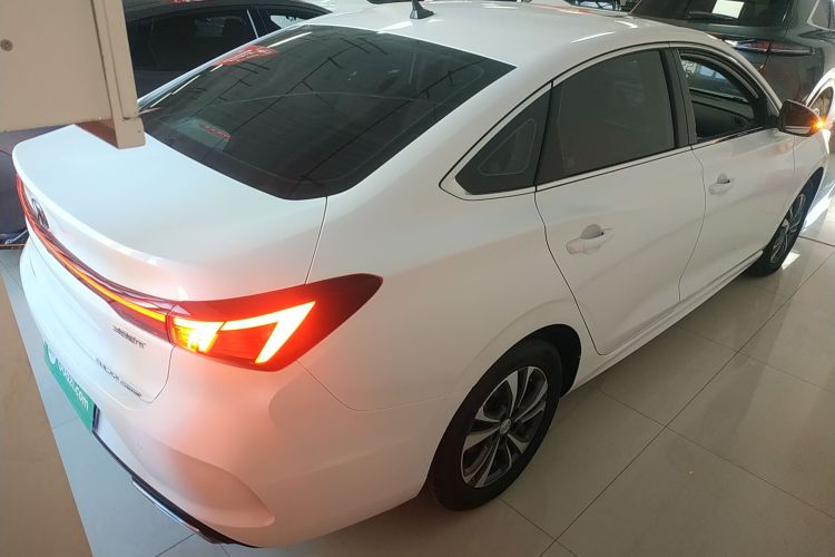 长安 逸动 2024款 PLUS 蓝鲸NE 1.4T GDI DCT高能版车身外观7