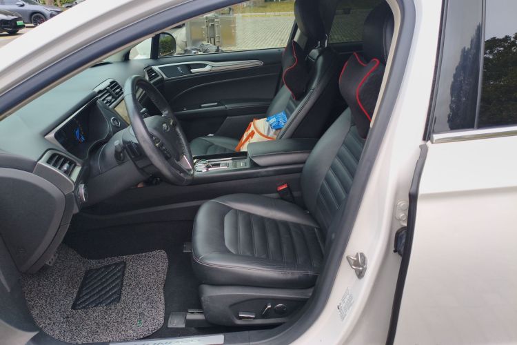 福特 蒙迪欧 2017款 EcoBoost 180 时尚型中控内饰19