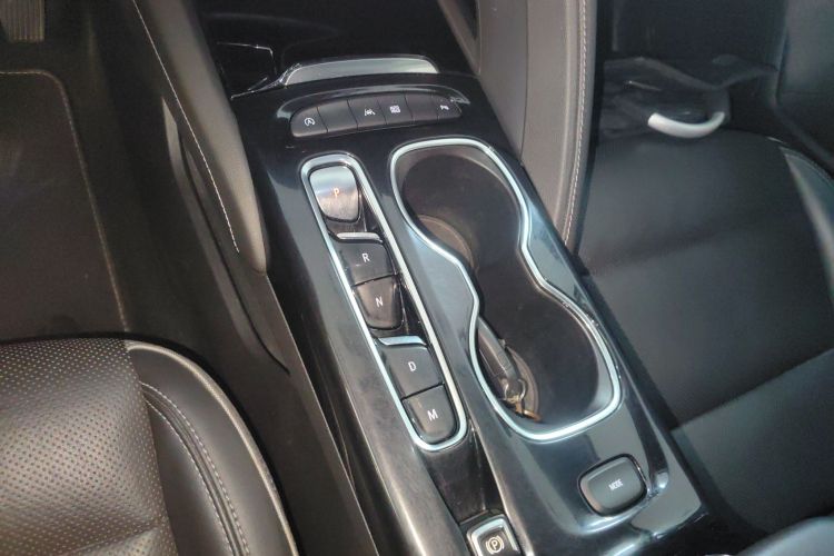 别克 2022款 昂科威S 552T 两驱豪华型中控内饰18