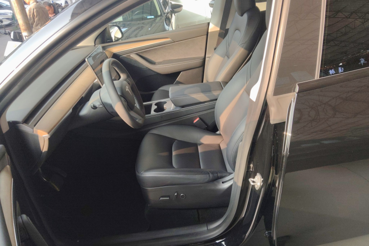 特斯拉 Model Y 2022款 后轮驱动版中控内饰20