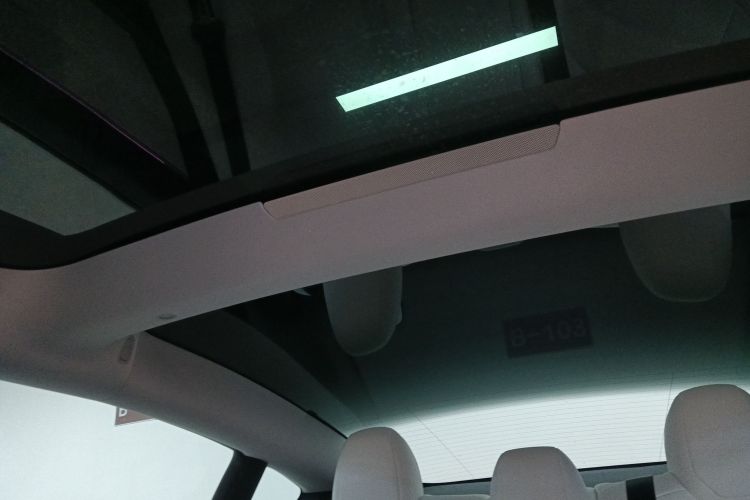 特斯拉 Model 3 2023款 后轮驱动版中控内饰22