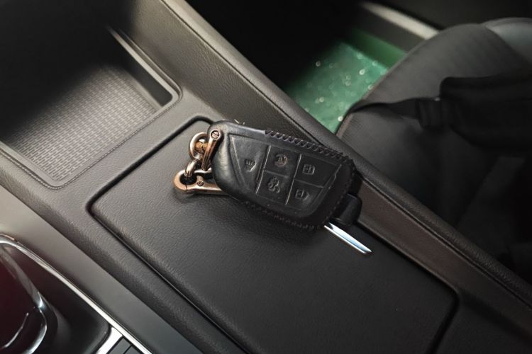 凯迪拉克CT5 2022款 28T 风尚型中控内饰11