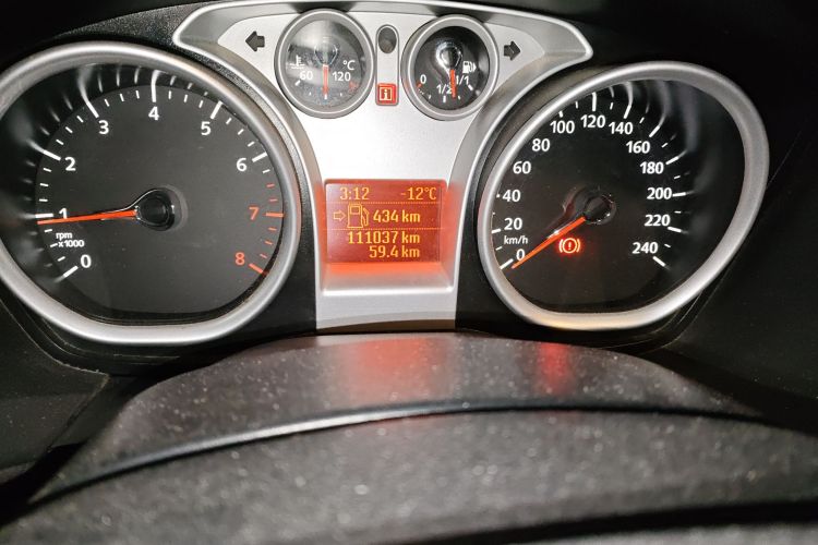 福特 福克斯 2013款 两厢经典 1.8L 手动基本型中控内饰15