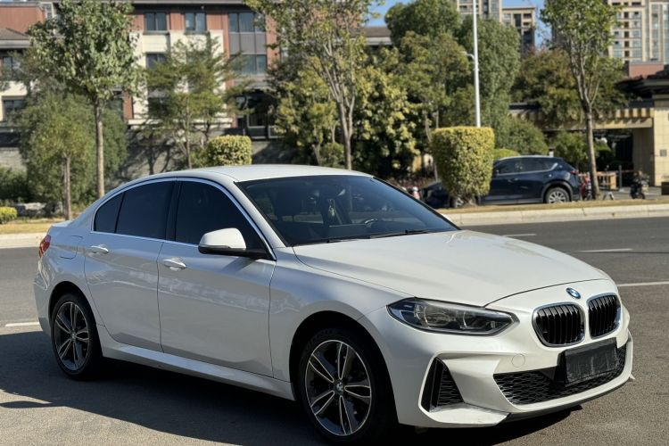 宝马1系 2021款 改款 120i M运动版车身外观3