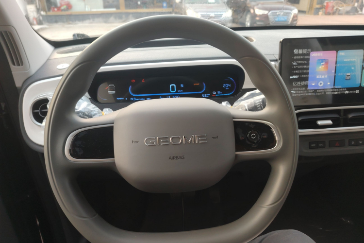 吉利银河 2025款 210km 熊猫卡丁中控内饰13