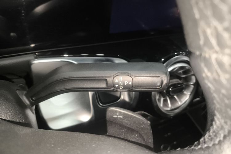 奔驰EQB 2022款 EQB 260中控内饰18