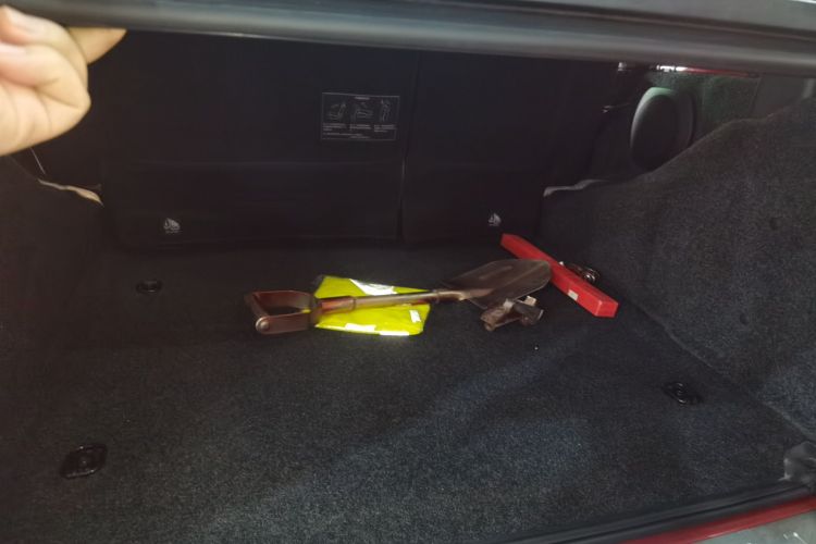 北京BJ40 2018款 PLUS 2.3T 自动四驱旗舰版 国V局部细节23