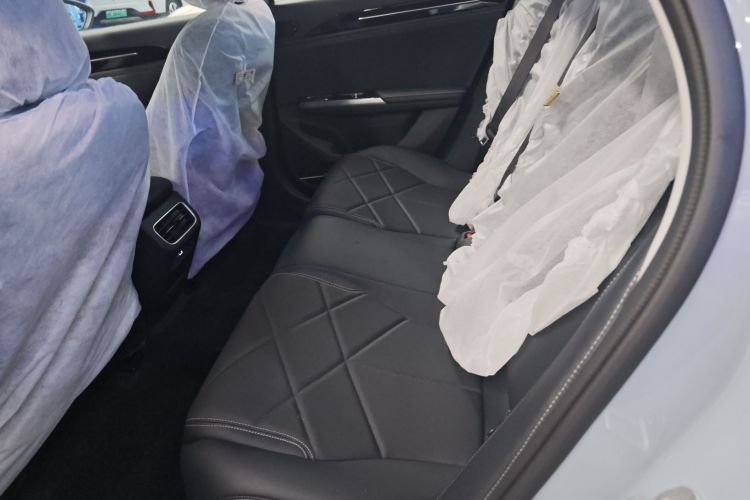 吉利银河 银河L6 2024款 125km PLUS 龙腾版中控内饰21