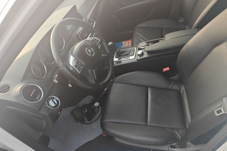 奔驰C级 2013款 C 180 经典型 Grand Edition局部细节19