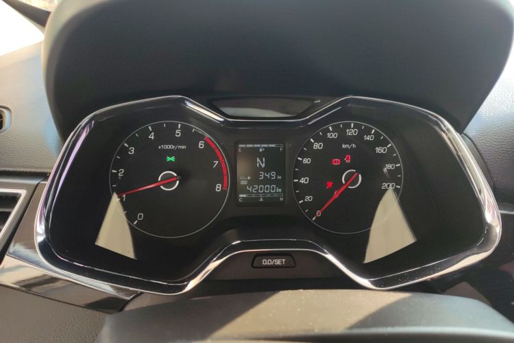 宝骏310 2017款 1.5L 自动豪华型中控内饰14