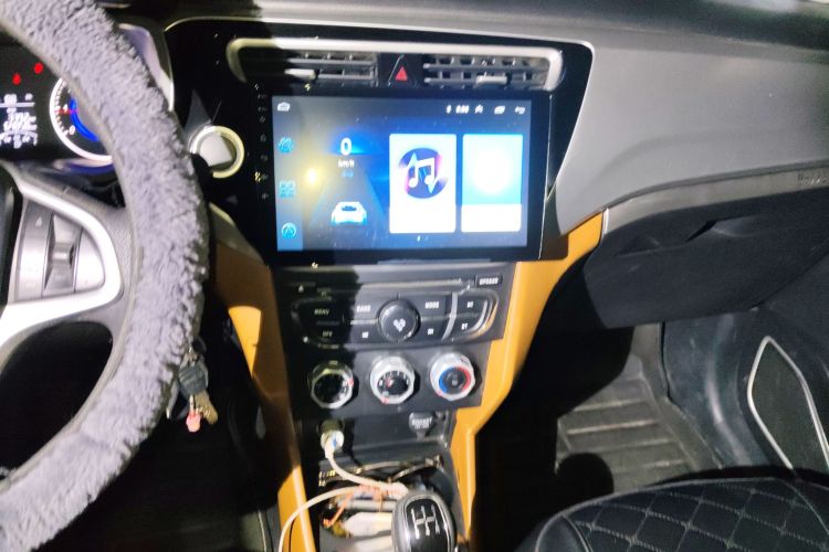 中华V3 2016款 1.5L 手动舒适型中控内饰16