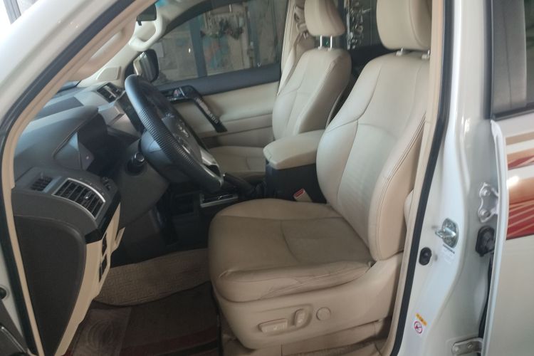 丰田 普拉多 2016款 2.7L 自动标准版局部细节19