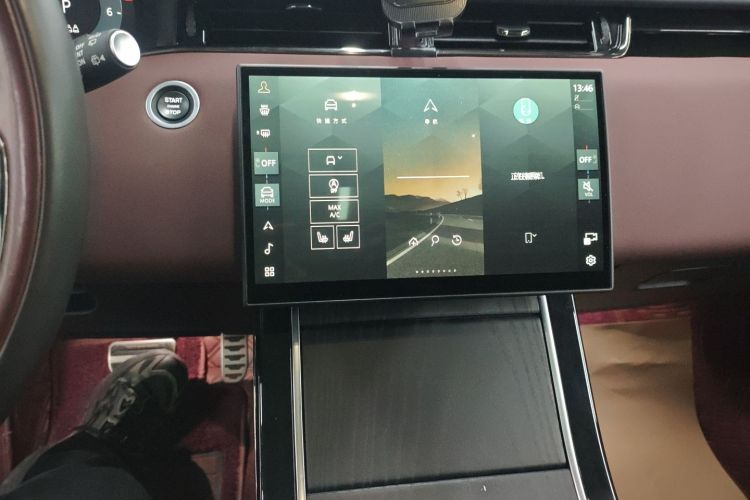 路虎 2024款 揽胜极光L SE 驭光尊耀版中控内饰16