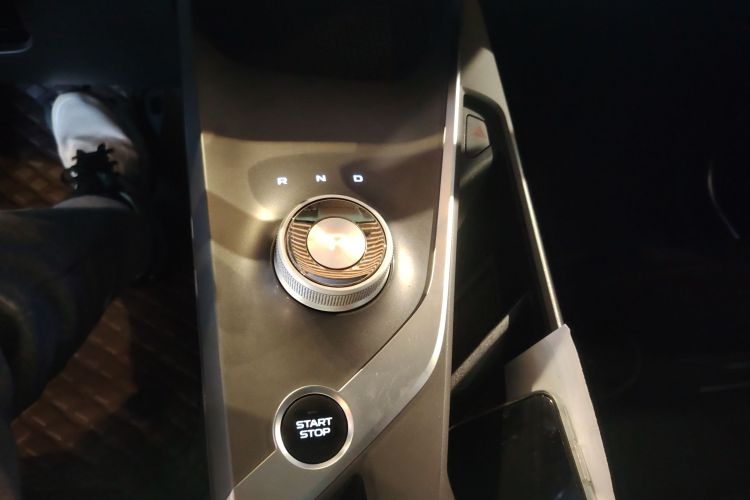 吉利几何C 2022款 蓝莓C400局部细节18