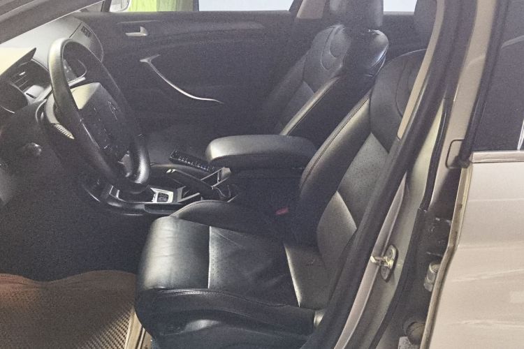 雪铁龙C5 2014款 1.6T 自动尊贵型中控内饰19