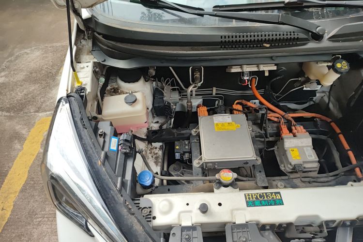 长安欧尚 奔奔E-Star 2020款 心动版 三元锂局部细节9006