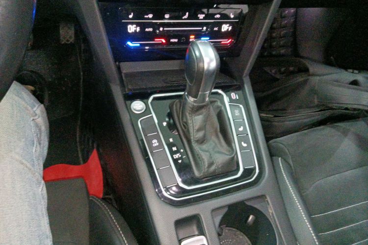 大众 迈腾 2020款 330TSI DSG 豪华型中控内饰18