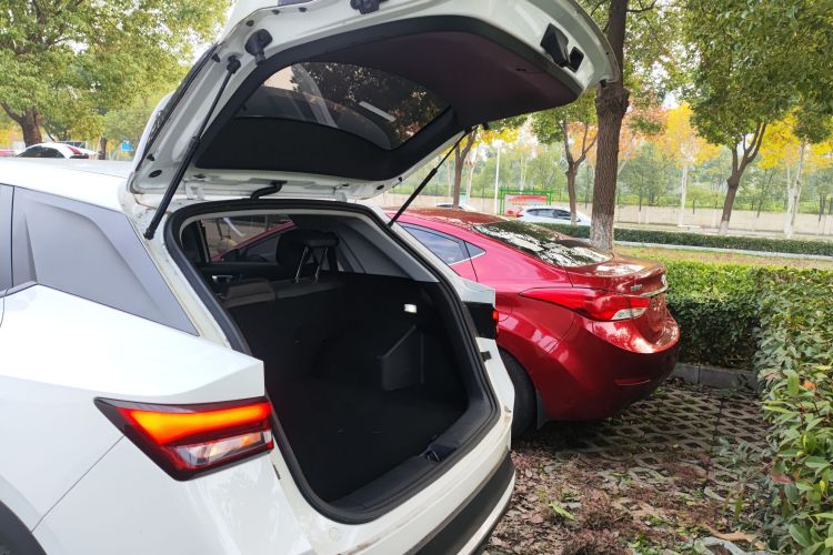 五菱汽车 五菱星驰 2022款 1.5L CVT畅玩型机舱底盘23