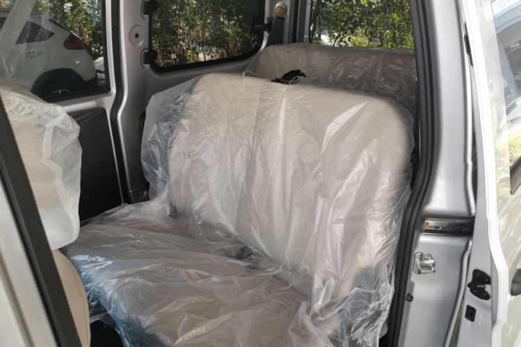 五菱汽车 五菱宏光V 2022款 1.5L劲取版电动助力LAR中控内饰21